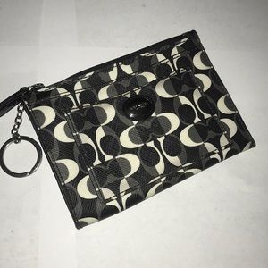 Use coach wristlet